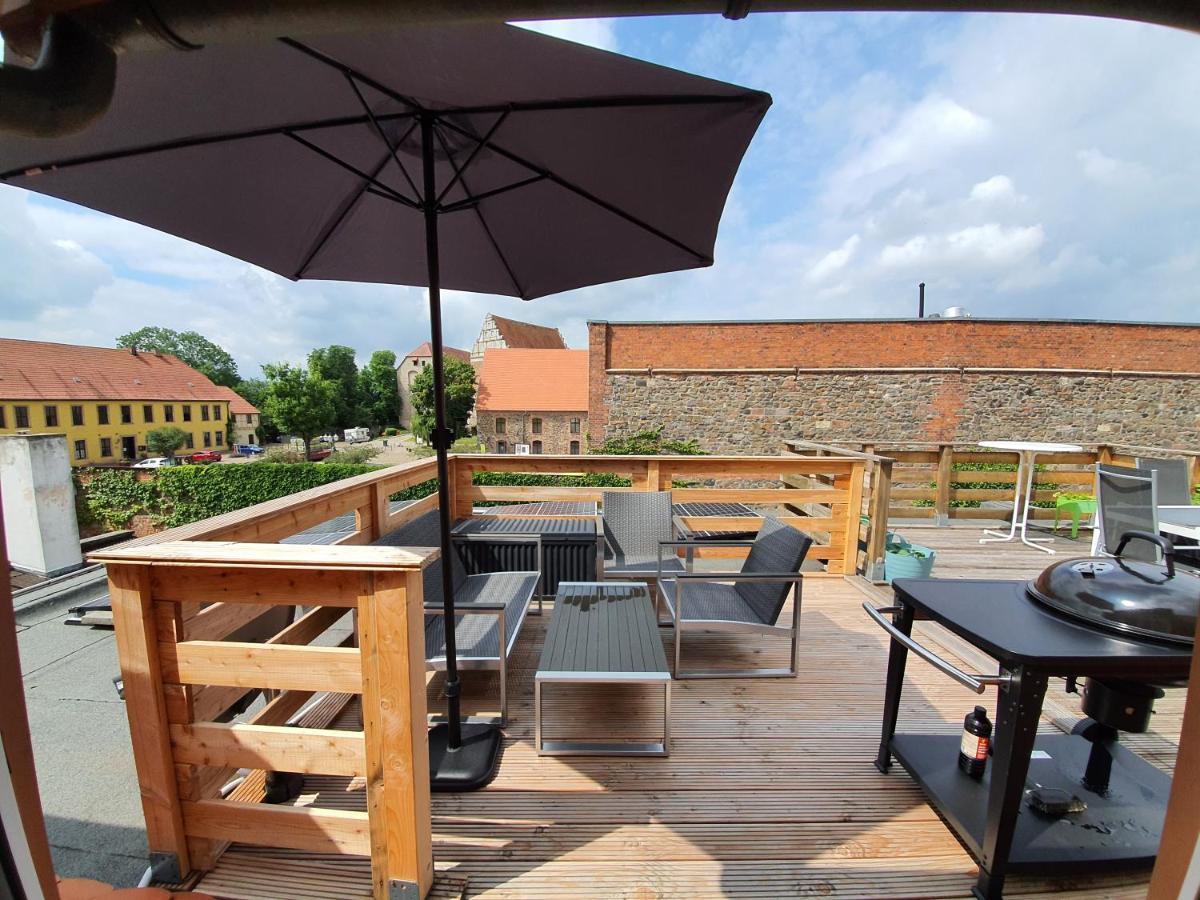 Gemuetliche Dachwohnung Mit Kleiner Oder Grosser Dachterrasse Nebeneinander Wolmirstedt Dış mekan fotoğraf
