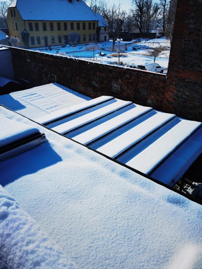 Gemuetliche Dachwohnung Mit Kleiner Oder Grosser Dachterrasse Nebeneinander Wolmirstedt Dış mekan fotoğraf