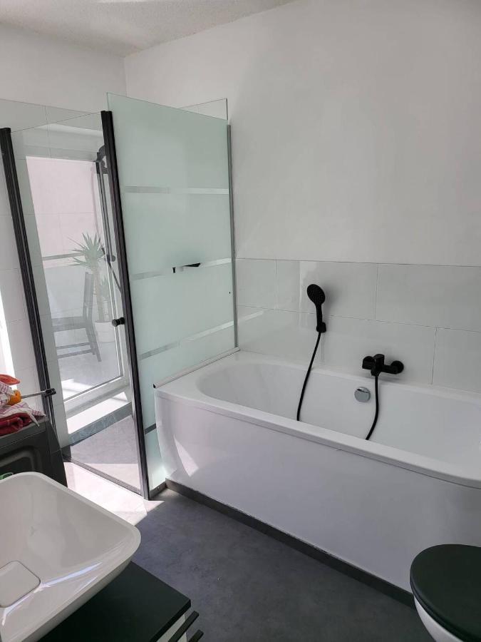Gemuetliche Dachwohnung Mit Kleiner Oder Grosser Dachterrasse Nebeneinander Wolmirstedt Dış mekan fotoğraf