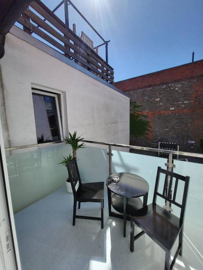 Gemuetliche Dachwohnung Mit Kleiner Oder Grosser Dachterrasse Nebeneinander Wolmirstedt Dış mekan fotoğraf
