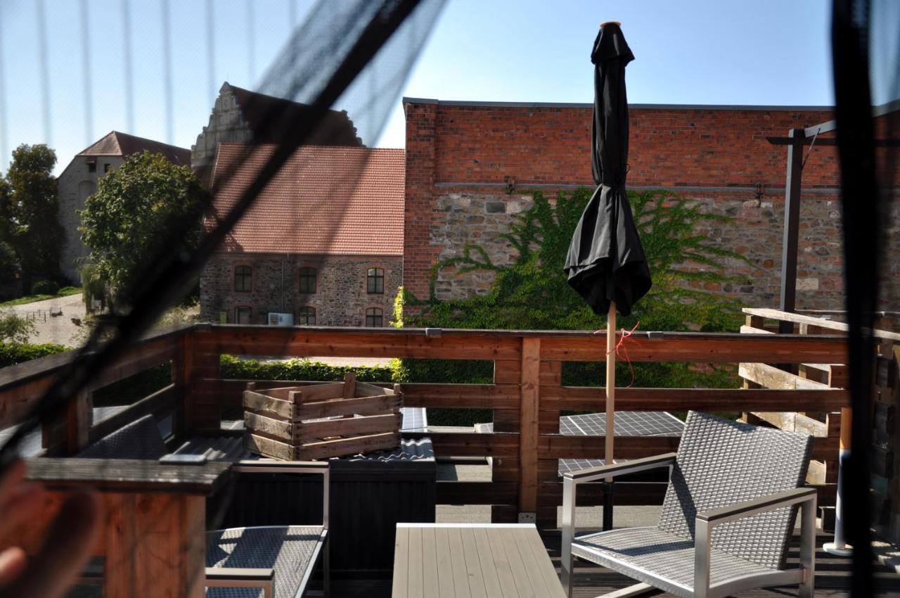 Gemuetliche Dachwohnung Mit Kleiner Oder Grosser Dachterrasse Nebeneinander Wolmirstedt Dış mekan fotoğraf